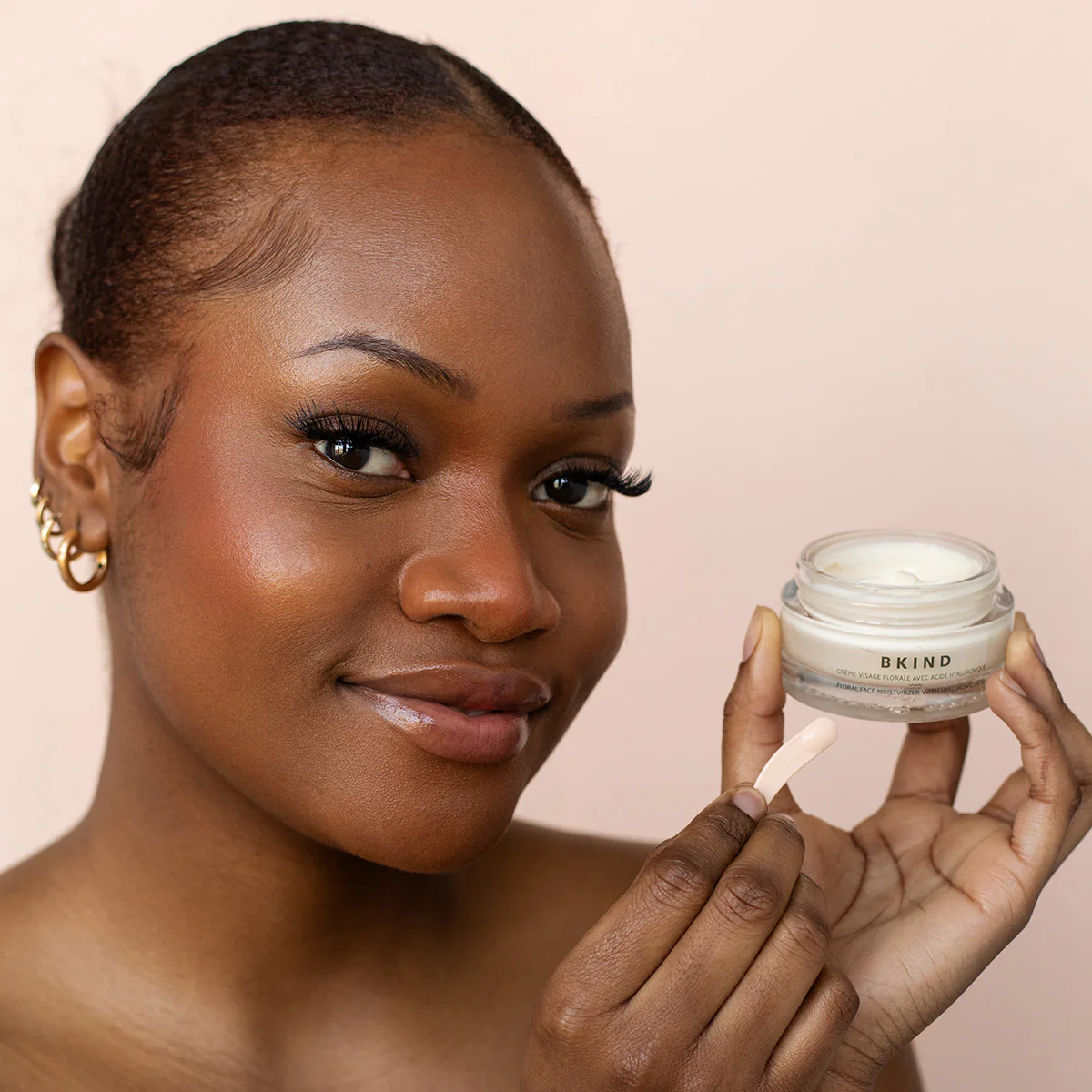 Soothing & Plumping Floral Face Moisturizer with Hyaluronic Acid - Image 4